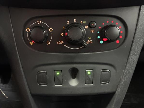 Renault Logan II с пробегом 2015 года, цена 625 000 рублей, 93000 км, седан, Автокод Объявления