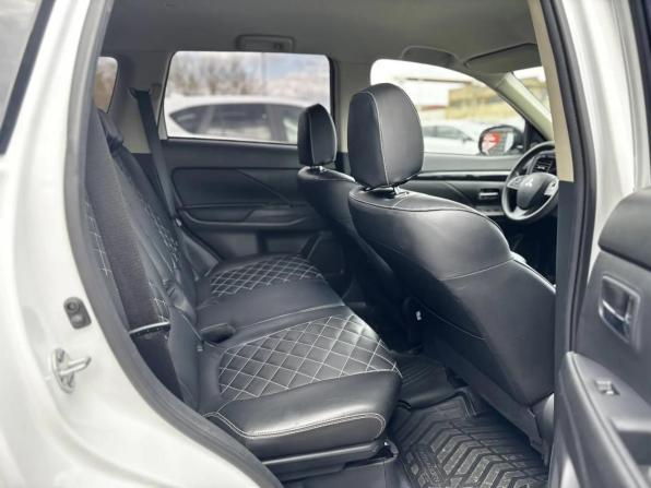 Mitsubishi Outlander III Рестайлинг 3 с пробегом 2022 года, цена 2 700 000 рублей, 49547 км, внедорожник, Автокод Объявления
