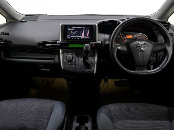 Toyota Wish II Рестайлинг с пробегом 2013 года, цена 1 499 000 рублей, 117391 км, минивэн, Автокод Объявления