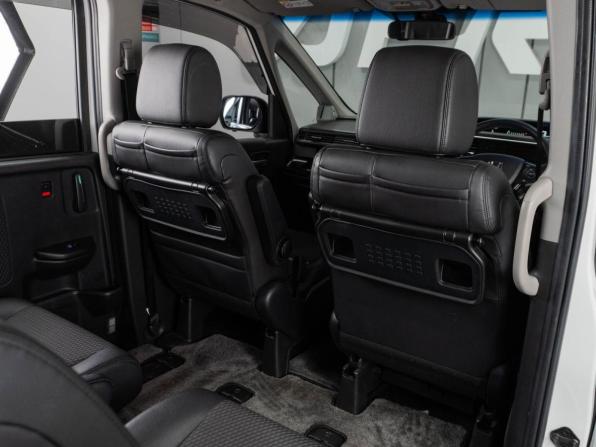 Honda Stepwgn V с пробегом 2017 года, цена 2 359 000 рублей, 77281 км, минивэн, Автокод Объявления