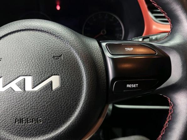 Kia Rio IV Рестайлинг с пробегом 2022 года, цена 1 729 000 рублей, 84266 км, хэтчбек, Автокод Объявления
