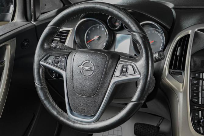 Opel Astra J Рестайлинг с пробегом 2013 года, цена 969 000 рублей, 66000 км, хэтчбек, Автокод Объявления