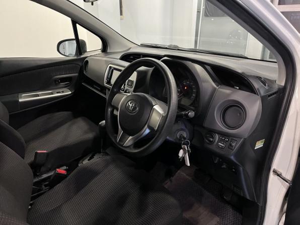Toyota Vitz III (XP130) Рестайлинг с пробегом 2014 года, цена 670 000 рублей, 205905 км, хэтчбек, Автокод Объявления