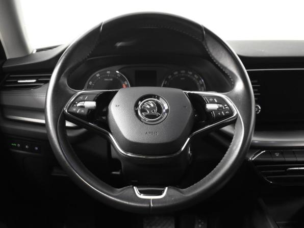 Skoda Octavia IV (A8) с пробегом 2021 года, цена 1 843 100 рублей, 173871 км, лифтбек, Автокод Объявления