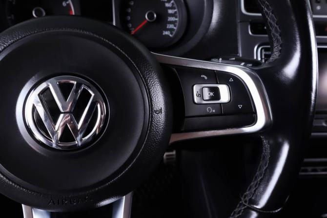 Volkswagen Polo V Рестайлинг с пробегом 2018 года, цена 1 519 000 рублей, 179000 км, седан, Автокод Объявления