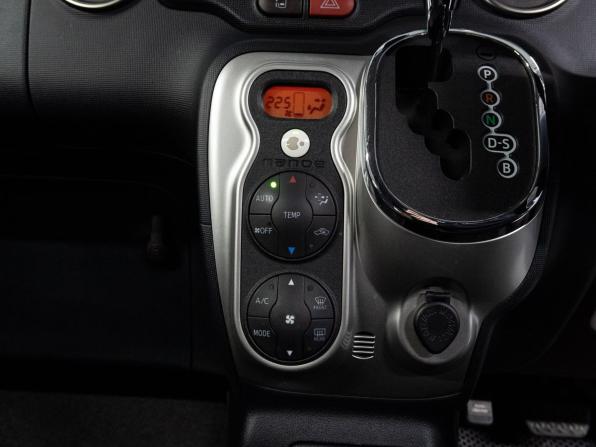 Toyota Spade с пробегом 2019 года, цена 1 450 000 рублей, 84458 км, компактвэн, Автокод Объявления