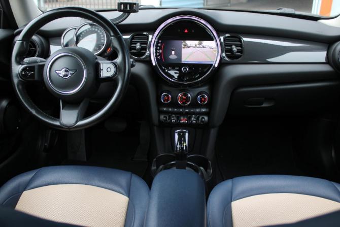 Mini Hatch III (F55/F56) Рестайлинг 2 с пробегом 2021 года, цена 2 379 000 рублей, 57265 км, хэтчбек, Автокод Объявления