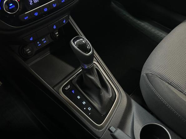 Hyundai Solaris II с пробегом 2017 года, цена 1 180 000 рублей, 116860 км, седан, Автокод Объявления