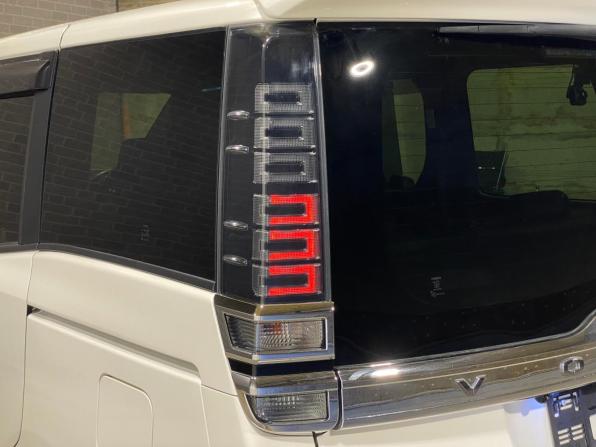 Toyota Voxy III (R80) Рестайлинг с пробегом 2018 года, цена 2 530 000 рублей, 106650 км, минивэн, Автокод Объявления