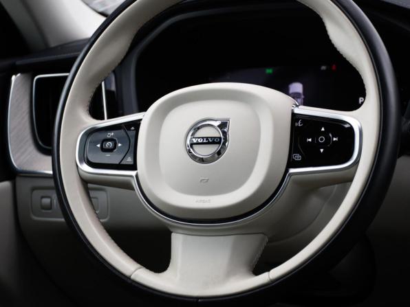 Volvo XC60 II Рестайлинг с пробегом 2021 года, цена 4 898 000 рублей, 58765 км, внедорожник, Автокод Объявления