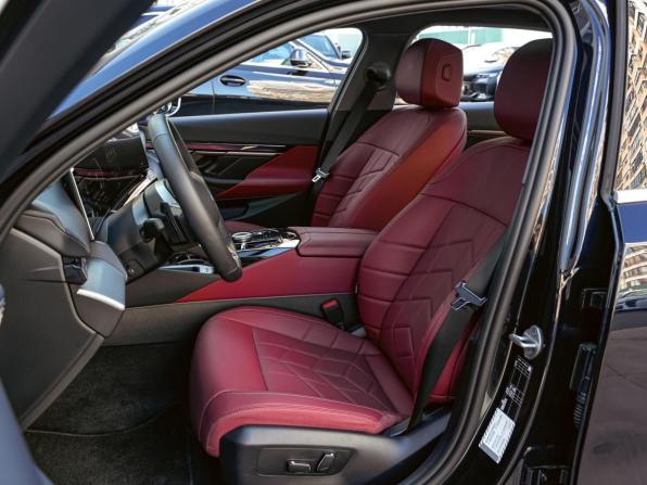 BMW 5 серии VIII (G60/G61/G68) с пробегом 2025 года, цена 7 499 000 рублей, 4420 км, седан, Автокод Объявления