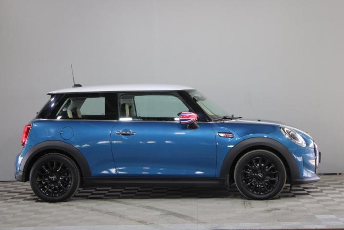 Mini Hatch III (F55/F56) Рестайлинг 2 с пробегом 2021 года, цена 2 249 000 рублей, 57265 км, хэтчбек, Автокод Объявления