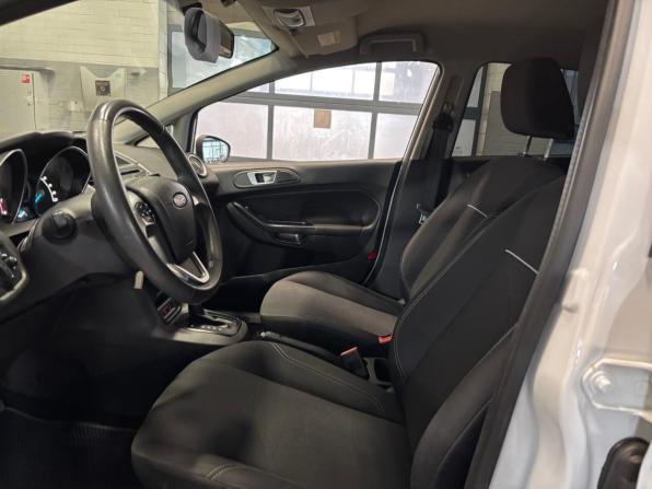 Ford Fiesta Mk6 Рестайлинг с пробегом 2015 года, цена 629 000 рублей, 223000 км, седан, Автокод Объявления