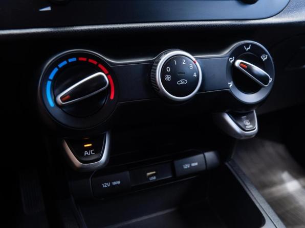 Kia Rio IV Рестайлинг с пробегом 2020 года, цена 1 250 000 рублей, 97465 км, седан, Автокод Объявления