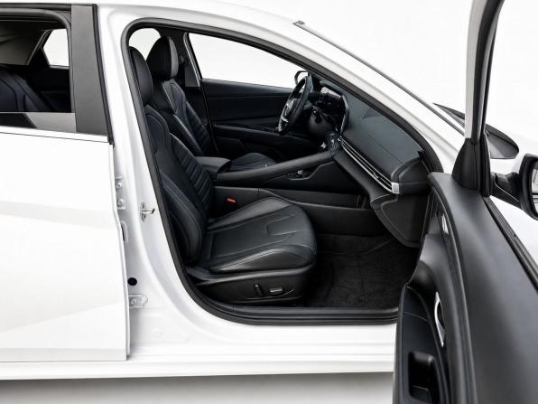 Hyundai Elantra VI (AD) Рестайлинг с пробегом 2021 года, цена 2 100 000 рублей, 50000 км, седан, Автокод Объявления