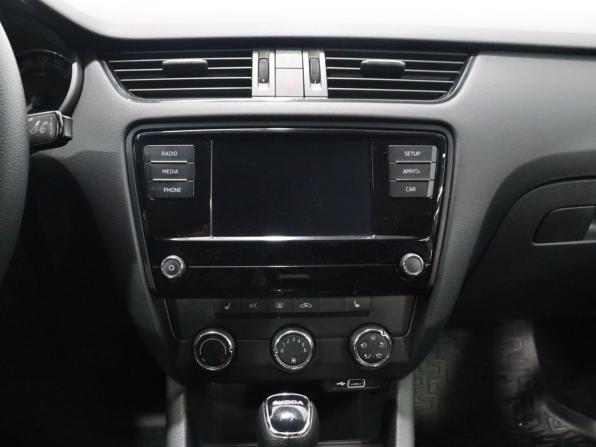 Skoda Octavia III (A7) Рестайлинг с пробегом 2019 года, цена 1 610 000 рублей, 117063 км, лифтбек, Автокод Объявления