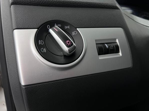 Volkswagen Multivan T5 Рестайлинг с пробегом 2013 года, цена 2 499 000 рублей, 172103 км, минивэн, Автокод Объявления