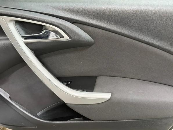 Opel Astra J с пробегом 2012 года, цена 599 000 рублей, 157000 км, хэтчбек, Автокод Объявления