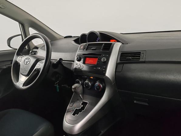 Toyota Verso I Рестайлинг с пробегом 2013 года, цена 1 209 000 рублей, 177950 км, компактвэн, Автокод Объявления