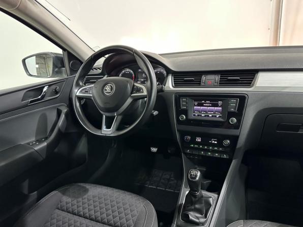 Skoda Rapid I Рестайлинг с пробегом 2017 года, цена 1 390 000 рублей, 52706 км, лифтбек, Автокод Объявления
