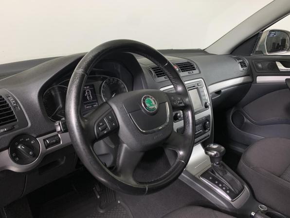 Skoda Octavia II (A5) Рестайлинг с пробегом 2012 года, цена 1 042 000 рублей, 110726 км, лифтбек, Автокод Объявления