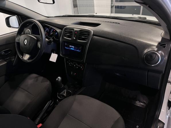 Renault Sandero II с пробегом 2017 года, цена 910 000 рублей, 90657 км, хэтчбек, Автокод Объявления