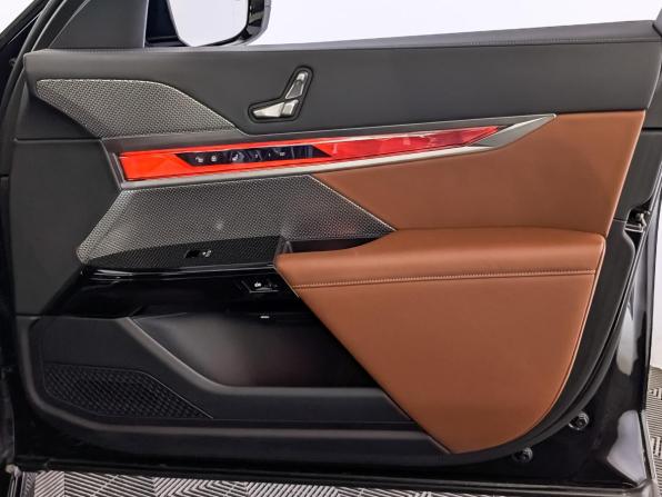 BMW 7 серии VII (G70) с пробегом 2023 года, цена 12 250 000 рублей, 53310 км, седан, Автокод Объявления
