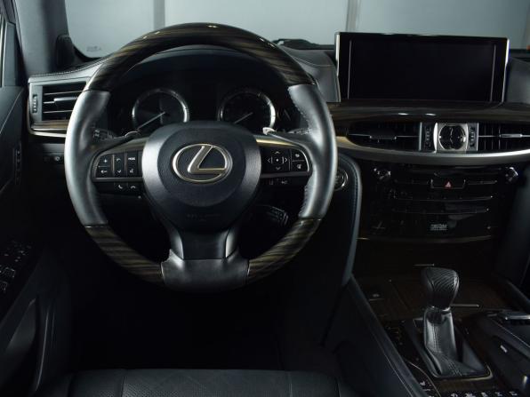 Lexus LX III Рестайлинг 2 с пробегом 2018 года, цена 8 329 995 рублей, 306659 км, внедорожник, Автокод Объявления