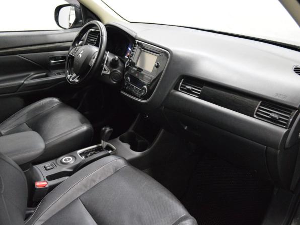 Mitsubishi Outlander III Рестайлинг 2 с пробегом 2016 года, цена 1 850 000 рублей, 243000 км, внедорожник, Автокод Объявления
