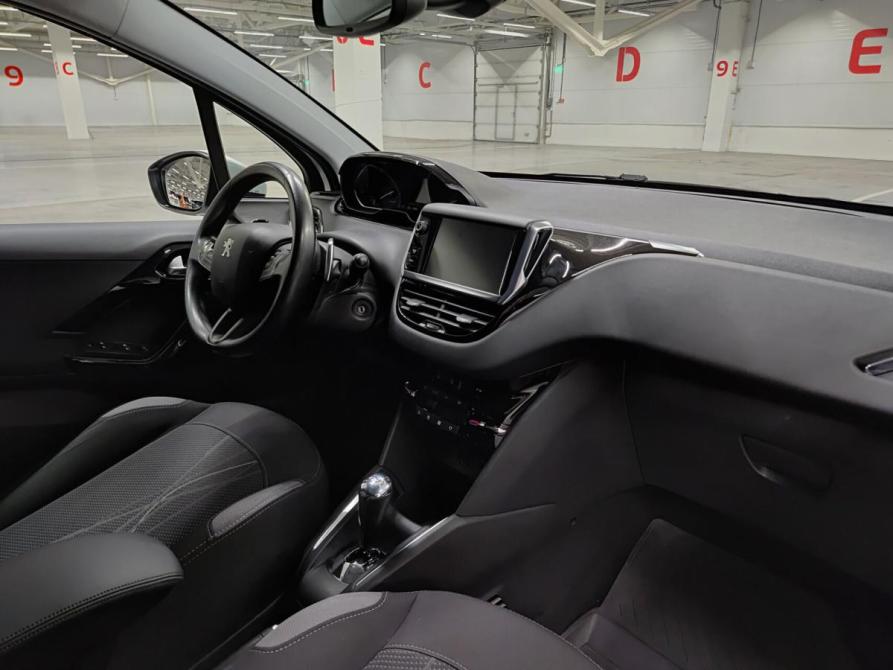 Peugeot 208 I Казань  - изображение 13