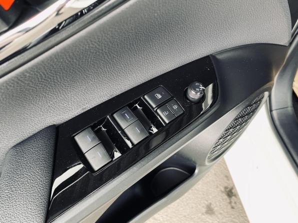 Toyota Prius IV Рестайлинг (XW50) с пробегом 2019 года, цена 2 329 000 рублей, 68974 км, хэтчбек, Автокод Объявления