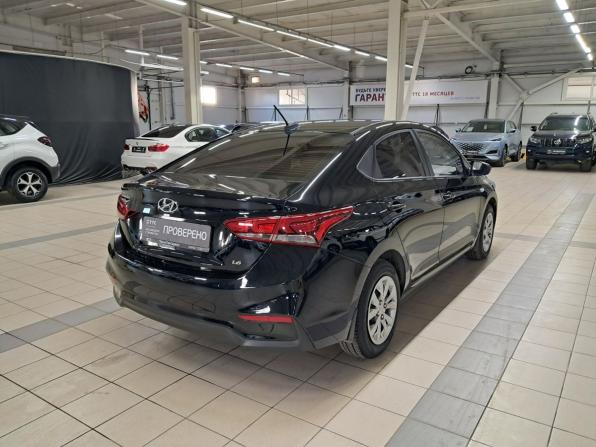 Hyundai Solaris II с пробегом 2017 года, цена 900 000 рублей, 239885 км, седан, Автокод Объявления