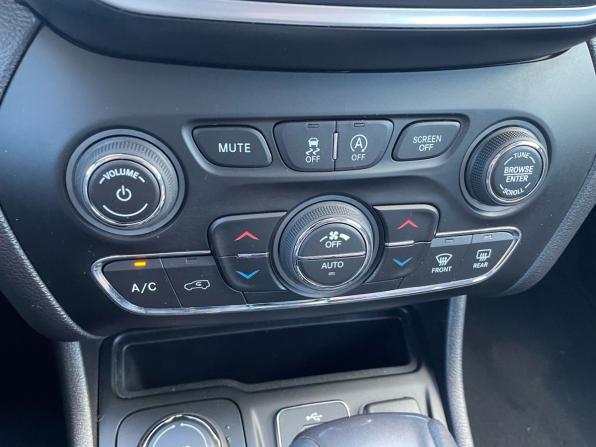 Jeep Cherokee V (KL) Рестайлинг с пробегом 2018 года, цена 2 293 000 рублей, 68483 км, внедорожник, Автокод Объявления