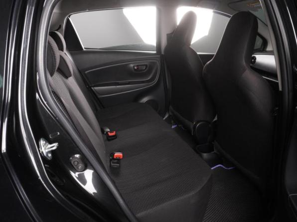 Toyota Vitz III (XP130) Рестайлинг 2 с пробегом 2018 года, цена 1 155 000 рублей, 102748 км, хэтчбек, Автокод Объявления
