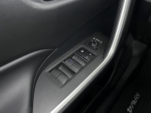 Toyota RAV4 V (XA50) с пробегом 2022 года, цена 3 250 000 рублей, 80291 км, внедорожник, Автокод Объявления