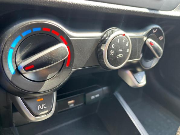 Kia Rio IV Рестайлинг с пробегом 2021 года, цена 1 750 000 рублей, 68857 км, хэтчбек, Автокод Объявления
