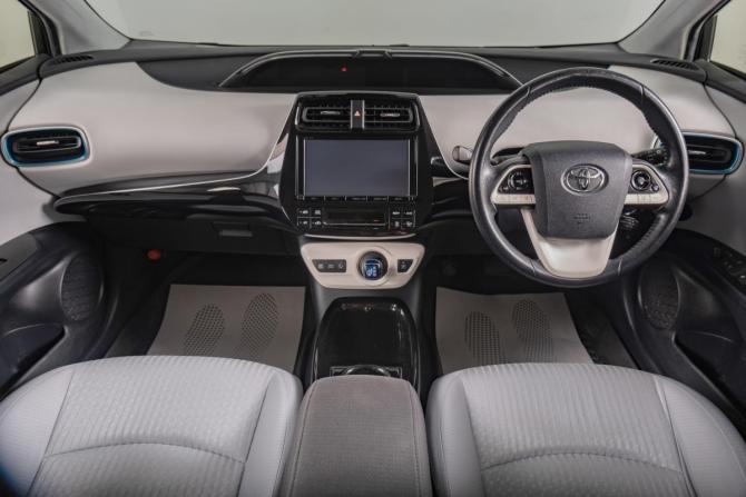 Toyota Prius IV (XW50) с пробегом 2016 года, цена 1 899 000 рублей, 143000 км, лифтбек, Автокод Объявления