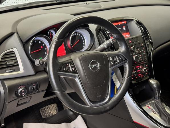 Opel Astra J Рестайлинг с пробегом 2014 года, цена 640 000 рублей, 92815 км, универсал, Автокод Объявления