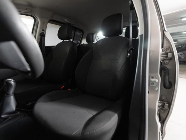 Renault Sandero II с пробегом 2018 года, цена 940 500 рублей, 100717 км, хэтчбек, Автокод Объявления