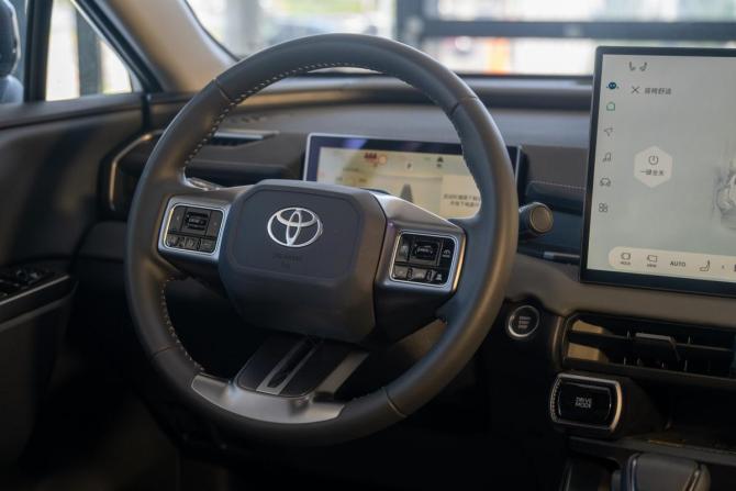 Toyota RAV4 VI (XA60) с пробегом 2026 года, цена 5 690 000 рублей, 40 км, внедорожник, Автокод Объявления