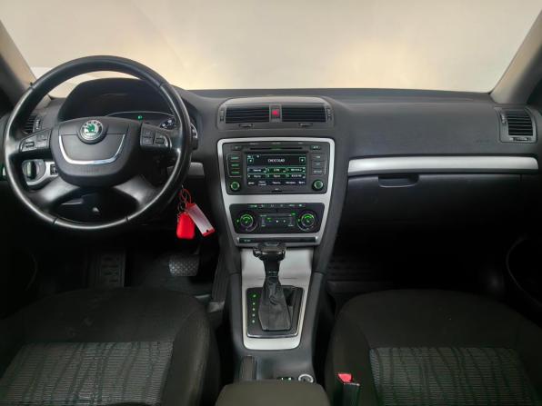 Skoda Octavia II (A5) Рестайлинг с пробегом 2012 года, цена 888 000 рублей, 186812 км, лифтбек, Автокод Объявления