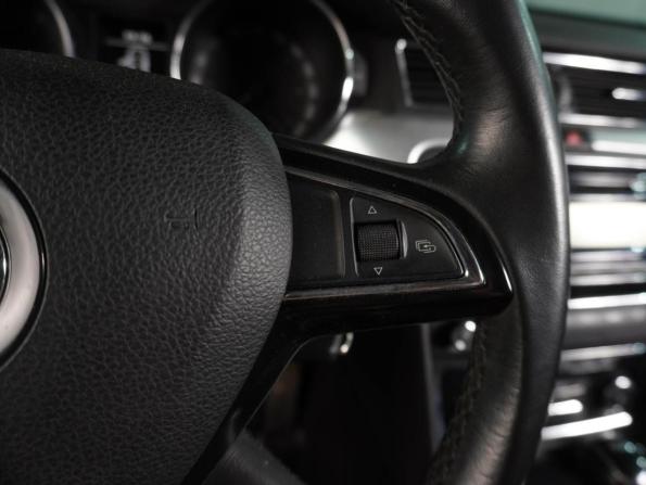 Skoda Superb II Рестайлинг с пробегом 2015 года, цена 1 449 000 рублей, 98193 км, лифтбек, Автокод Объявления