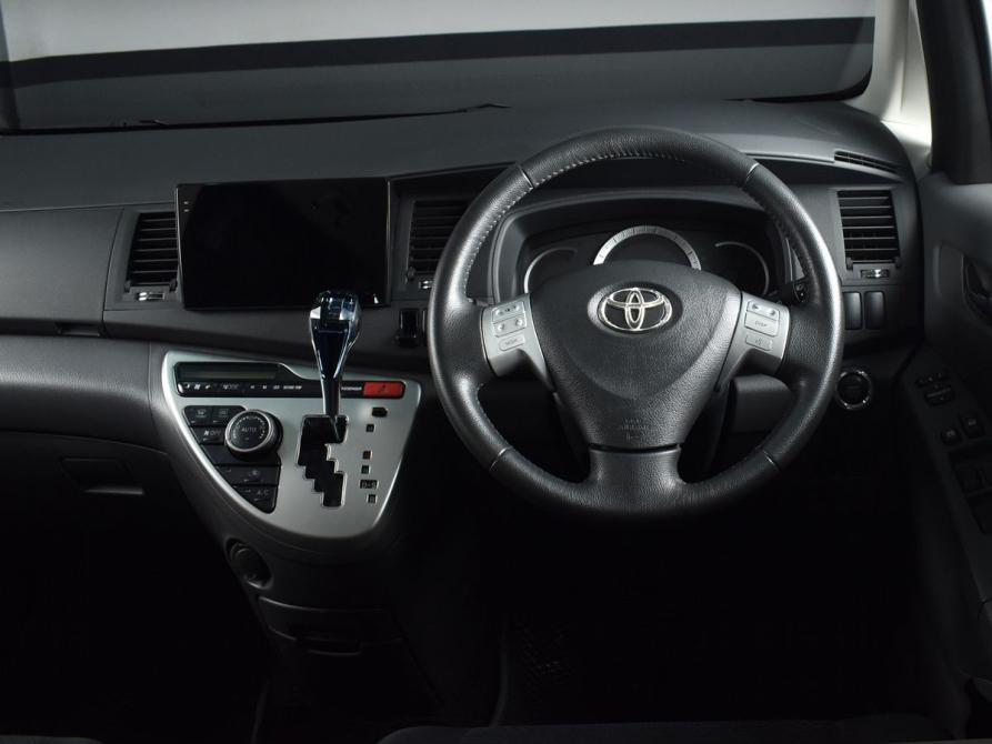 Toyota ISis I Рестайлинг Кемерово  - изображение 8