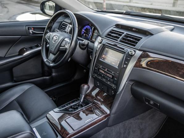 Toyota Camry VII (XV50) Рестайлинг с пробегом 2015 года, цена 2 468 000 рублей, 137156 км, седан, Автокод Объявления