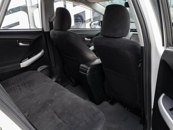 Toyota Prius III Рестайлинг (XW30) с пробегом 2012 года, цена 1 239 000 рублей, 175854 км, лифтбек, Автокод Объявления