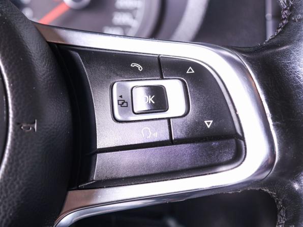 Volkswagen Polo V Рестайлинг с пробегом 2018 года, цена 1 100 000 рублей, 176526 км, седан, Автокод Объявления
