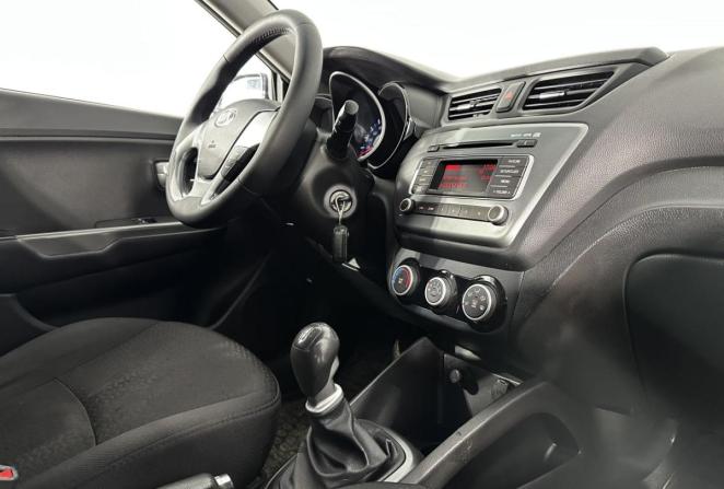 Kia Rio III Рестайлинг с пробегом 2015 года, цена 860 000 рублей, 180428 км, седан, Автокод Объявления