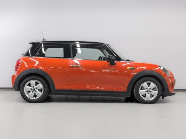 Mini Hatch III (F55/F56) Рестайлинг с пробегом 2019 года, цена 1 915 000 рублей, 42925 км, хэтчбек, Автокод Объявления