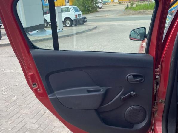 Renault Sandero II с пробегом 2014 года, цена 685 000 рублей, 116407 км, хэтчбек, Автокод Объявления