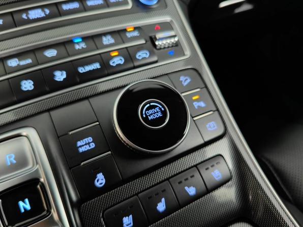 Hyundai Santa Fe IV Рестайлинг с пробегом 2022 года, цена 3 999 000 рублей, 41314 км, внедорожник, Автокод Объявления